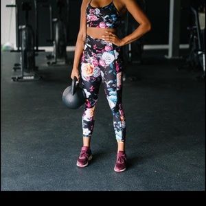 Zyia dark floral mesh leggings sz 8-10